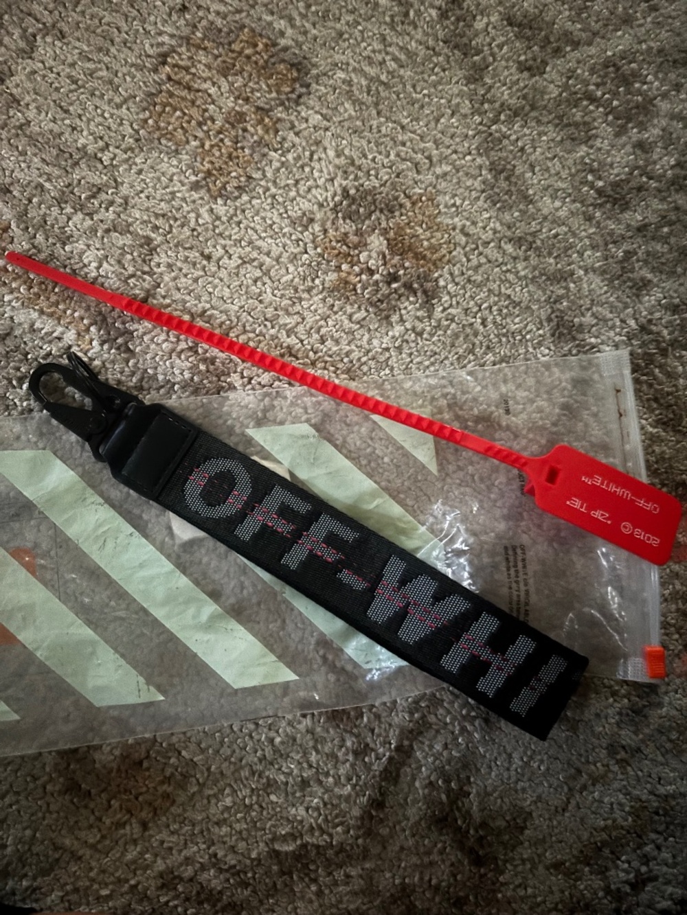 Off-White Keychain - Picture 1 of 2
